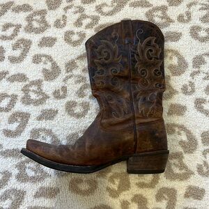 Ariat Cowboy Boot. Brown. Size 6.5. Like New Condition. Barely Worn.